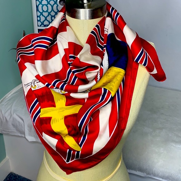 Vintage Rare find Ralph Lauren scarf ๐งฃin excellent preowned condition ๐ฏ% Silk. - Picture 2 of 12